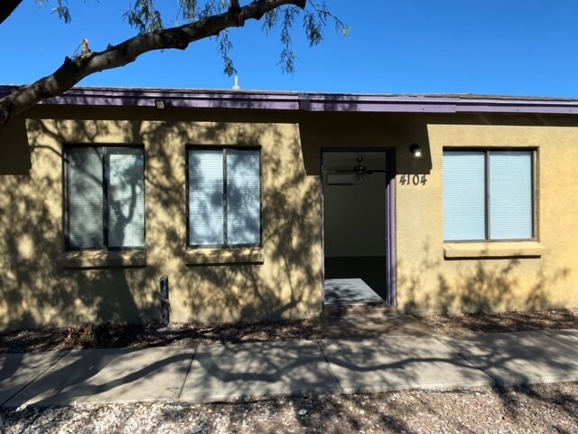 2115 N Oracle Rd in Tucson, AZ - Building Photo
