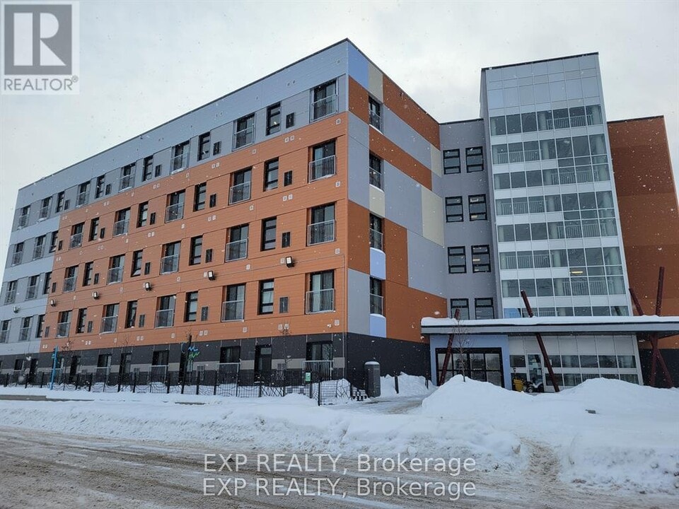 75 Barrie Rd in Orillia, ON - Building Photo