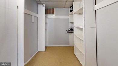 5705 Indian Ct-Unit -22 in Alexandria, VA - Building Photo - Building Photo