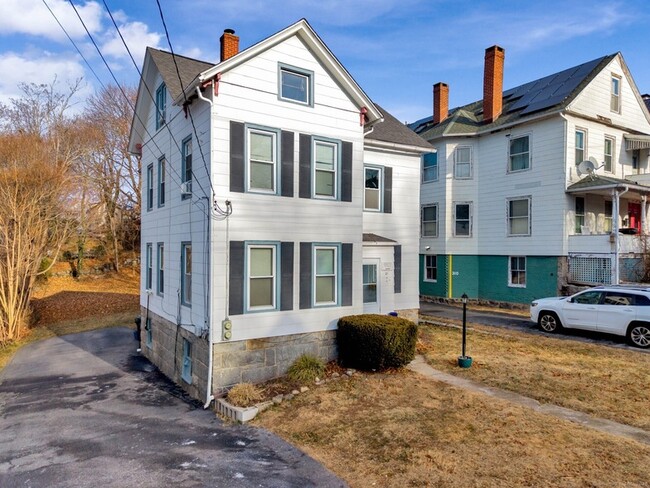 21 Garfield Ave, Unit Apt 324 in New London, CT - Building Photo - Building Photo