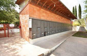 1913 Warely Ln, Unit 1913 Warely Lane in Austin, TX - Building Photo - Building Photo