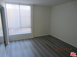 1212 Beachwood Dr in Los Angeles, CA - Building Photo - Building Photo