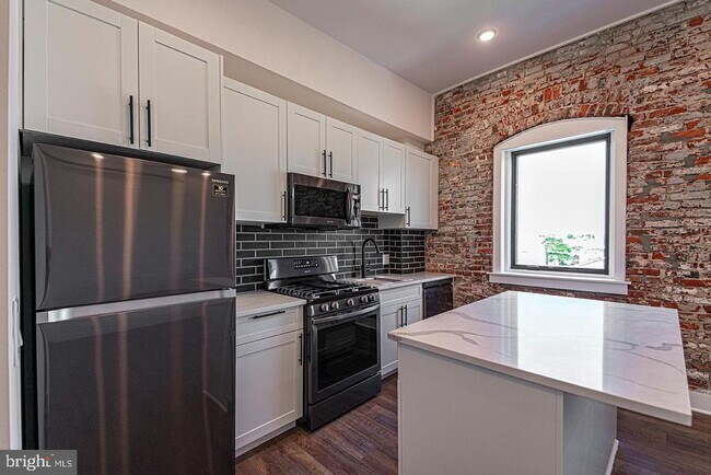 property at 1211 Bainbridge St