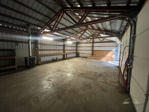 44887 McKenzie Hwy in Walterville, OR - Building Photo - Building Photo