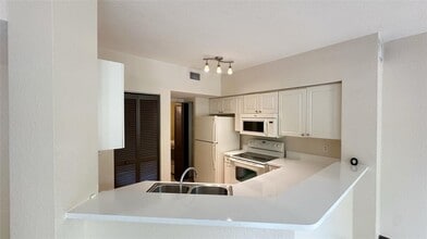 6704 W Sample Rd in Coral Springs, FL - Building Photo - Building Photo