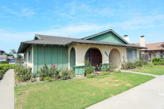 16651 Tunstall Ln in Huntington Beach, CA - Building Photo - Building Photo