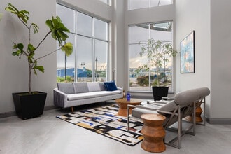 Escape in Stamford, CT - Foto de edificio - Interior Photo