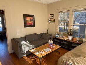 August Move In! 1 Bed, 1 Bath Garage Apartment near Downtown Bryan in Bryan, TX - Foto de edificio - Building Photo