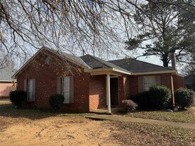 1132 Hidden Meadow Dr in Montgomery, AL - Building Photo