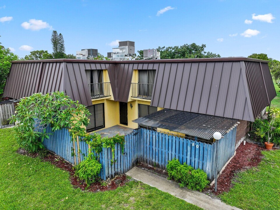 3665 Silver Lace Ln in Boynton Beach, FL - Building Photo