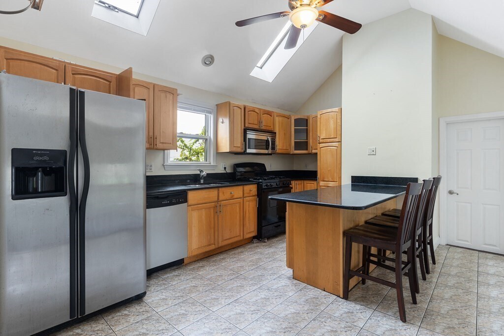 288 Bowen St, Unit 1 in Boston, MA - Building Photo