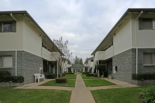 Bell Fair Apartments in Sacramento, CA - Foto de edificio - Building Photo