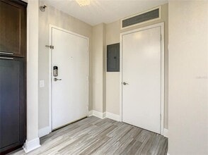 2333 Feather Sound Dr in Clearwater, FL - Building Photo - Building Photo