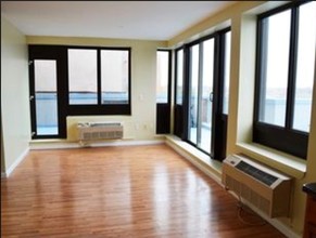 61 village road north in Brooklyn, NY - Foto de edificio - Floor Plan