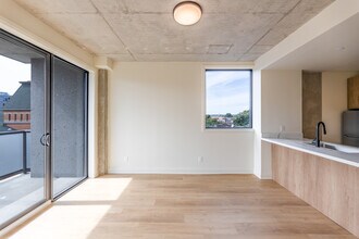 11 Robert in Hamilton, ON - Building Photo - Interior Photo