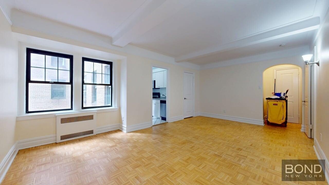 95 Christopher St in New York, NY - Building Photo