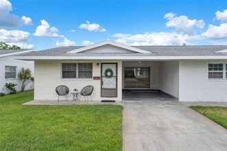 5107 Park Lake Dr in Pinellas Park, FL - Building Photo - Building Photo