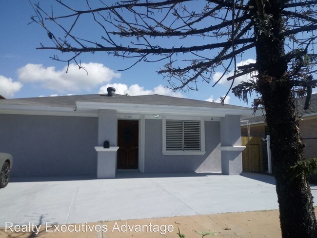 3306 Avenue R 1/2 in Galveston, TX - Building Photo - Building Photo