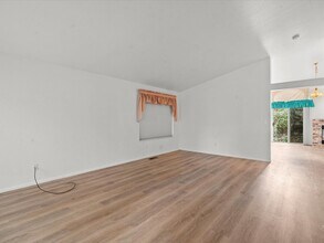 6165 Greenbrook Dr in Reno, NV - Building Photo - Building Photo