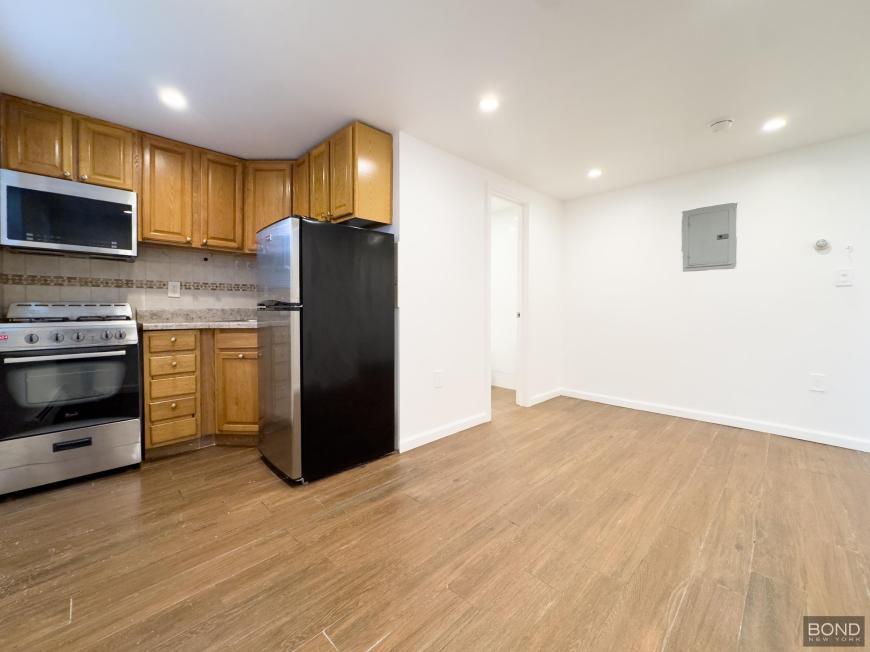 97-10 Rockaway Beach Blvd in Far Rockaway, NY - Building Photo