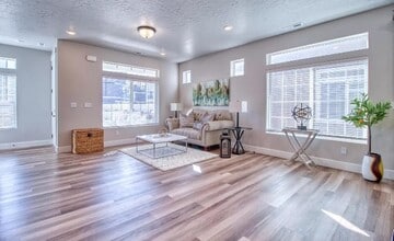 177 E Hamilton Row in Saratoga Springs, UT - Building Photo - Building Photo