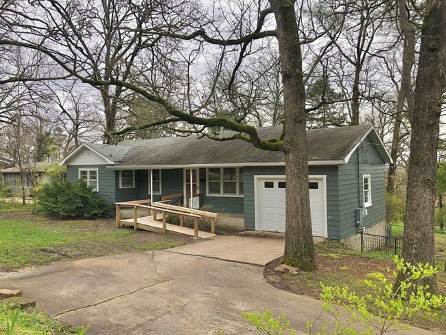property at 1549 W Markham Rd