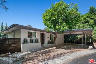 3729 Reklaw Dr in Los Angeles, CA - Building Photo