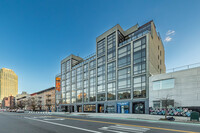 11-12 44th Dr in Long Island City, NY - Foto de edificio - Building Photo