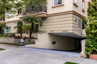 Maple Condos in Beverly Hills, CA - Building Photo - Building Photo