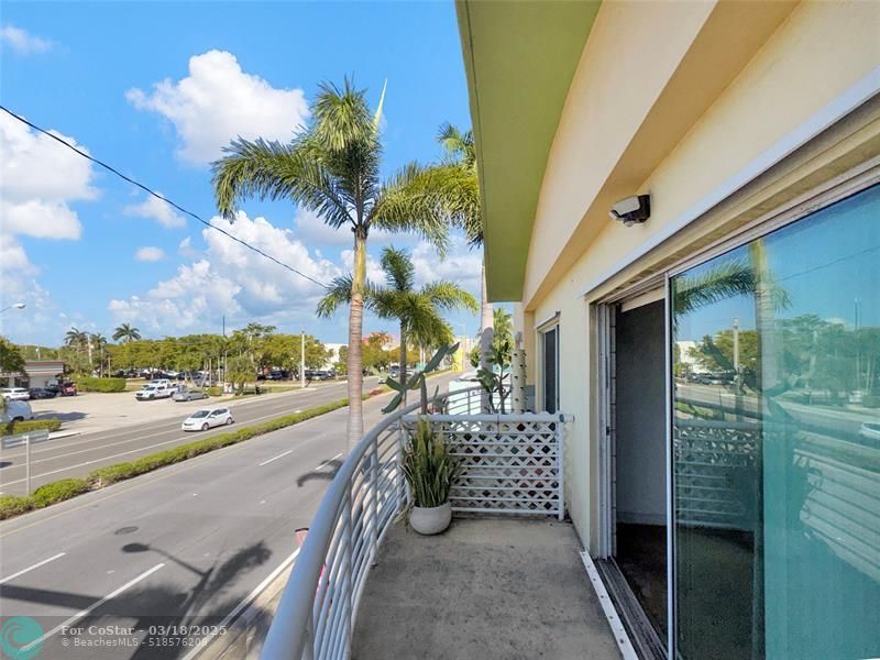 200 E Dania Beach Blvd in Dania Beach, FL - Building Photo