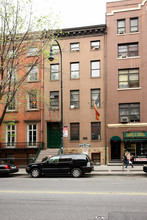 239 W 14th St in New York, NY - Building Photo - Building Photo