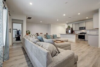 14701 Travertine Fls Ln in Oklahoma City, OK - Building Photo - Building Photo
