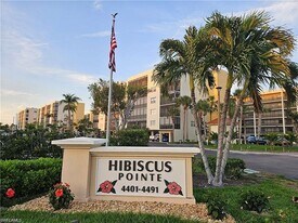 4451 Bay Beach Ln, Unit 424 in Fort Myers Beach, FL - Building Photo