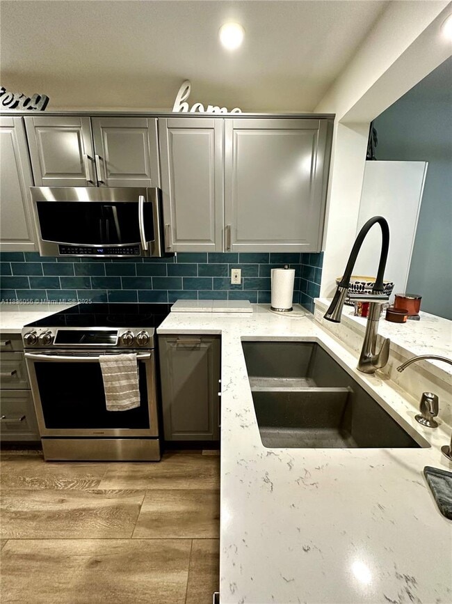 4025 N Federal Hwy in Fort Lauderdale, FL - Foto de edificio - Building Photo