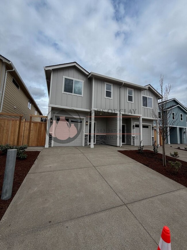 1329-1331 Oppek St NE