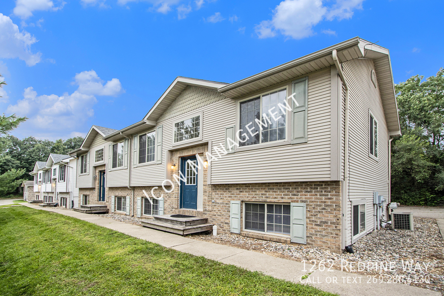 1262 Redpine Way in Kalamazoo, MI - Foto de edificio