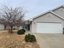 3725 SW Moundview Ct in Topeka, KS - Building Photo