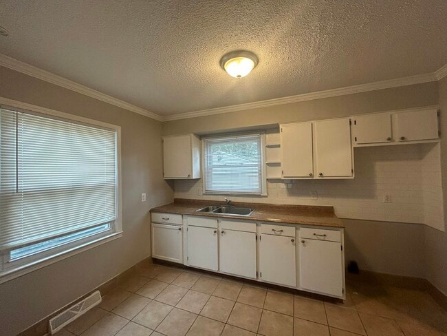 15755 Woodbine Ave in Redford Township, MI - Building Photo - Building Photo