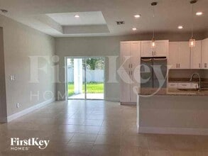 1729 NW 11th Pl in Cape Coral, FL - Building Photo - Building Photo