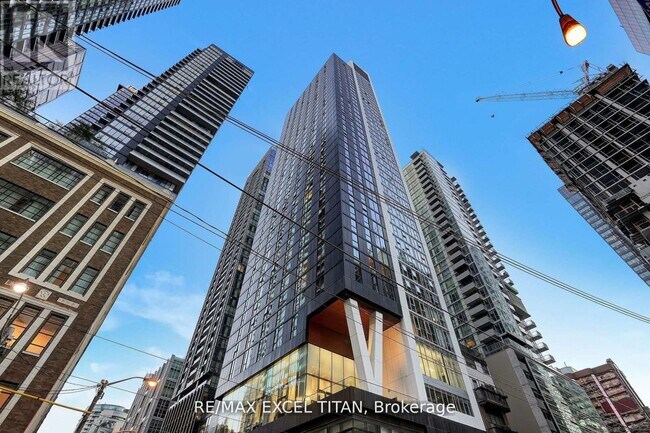 357-4357 King St W in Toronto, ON - Building Photo - Building Photo