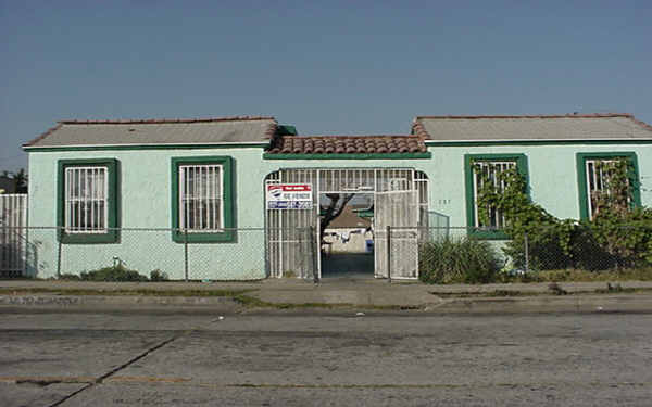 237 W 112th St in Los Angeles, CA - Building Photo