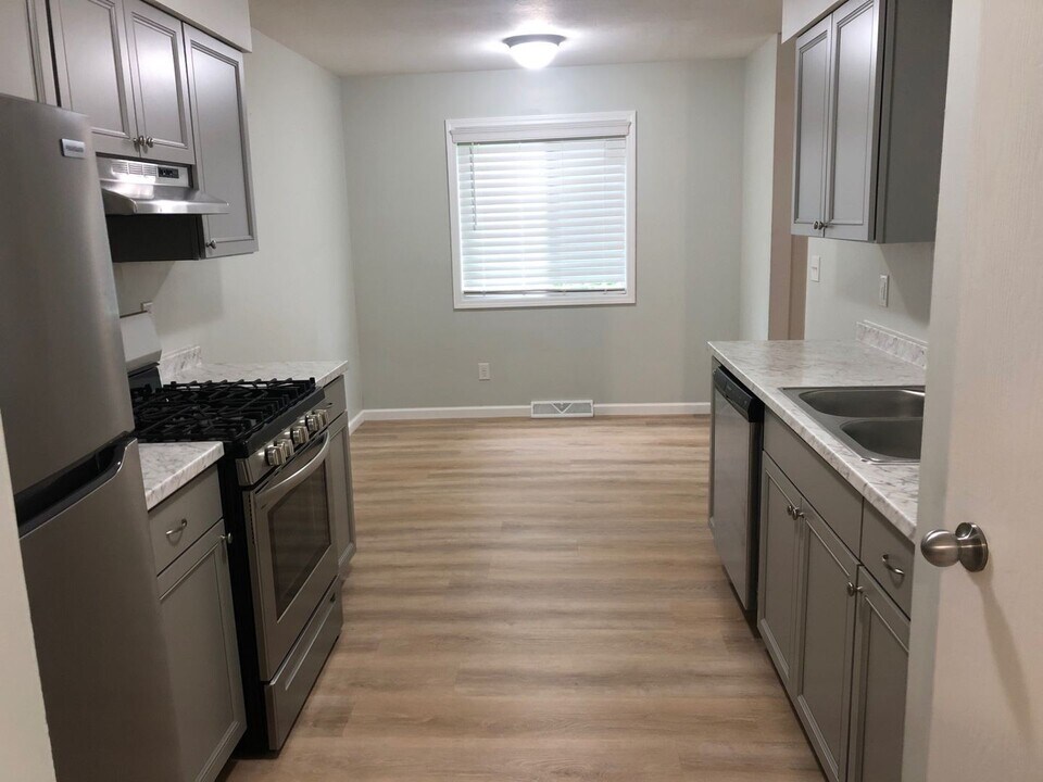 926-928-928 Sprucewood Ln in South Bend, IN - Building Photo