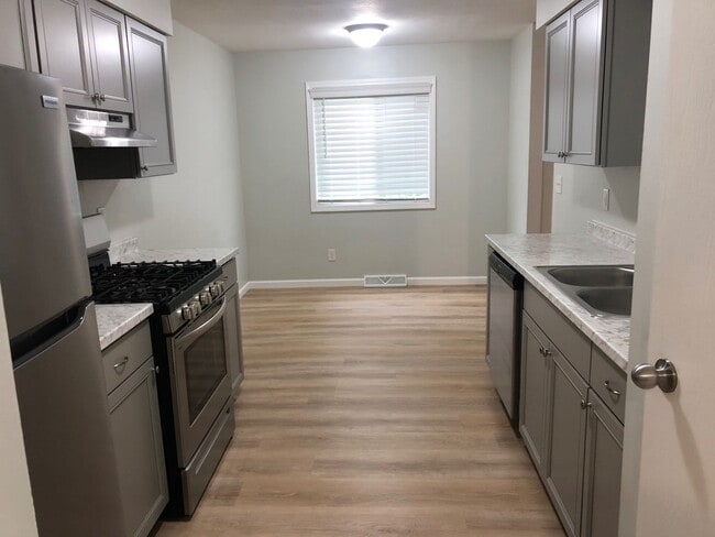 property at 926-928-928 Sprucewood Ln