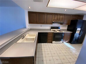 6544 Ironbark Ln in Las Vegas, NV - Building Photo - Building Photo