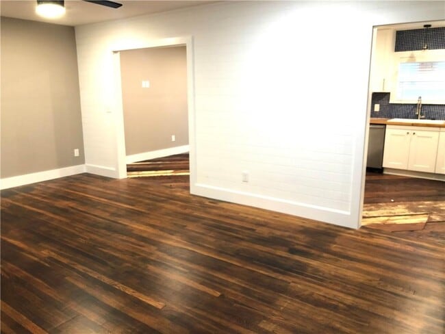 1221 S Austin Ave in Georgetown, TX - Building Photo - Building Photo