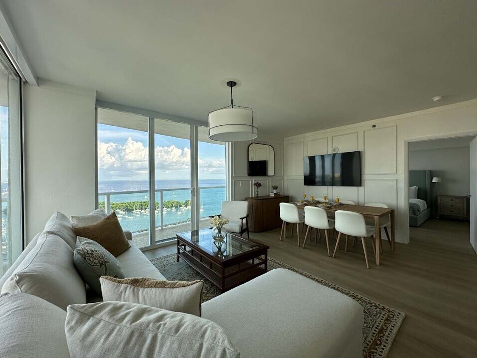 2889 McFarlane Rd in Miami, FL - Building Photo