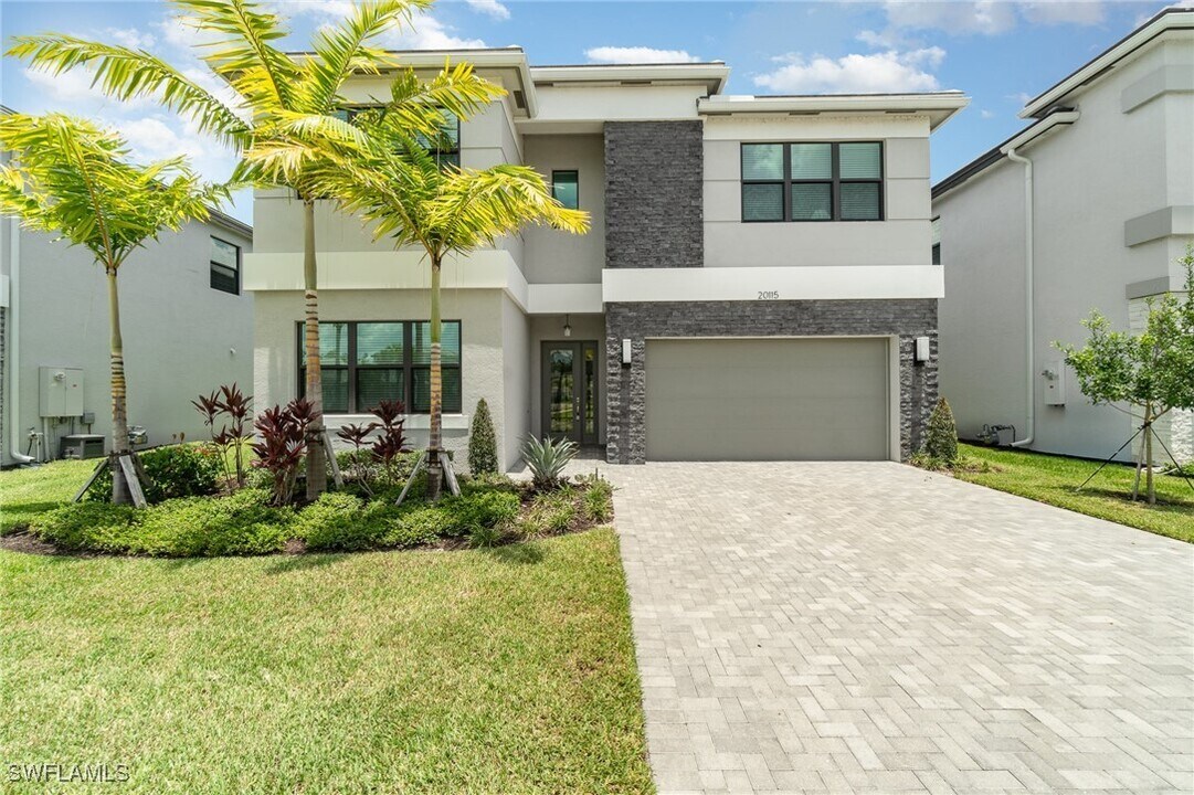 20115 Camellia Crosse Ln in Estero, FL - Building Photo