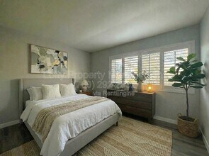 345 N Melrose Dr in Vista, CA - Building Photo - Building Photo