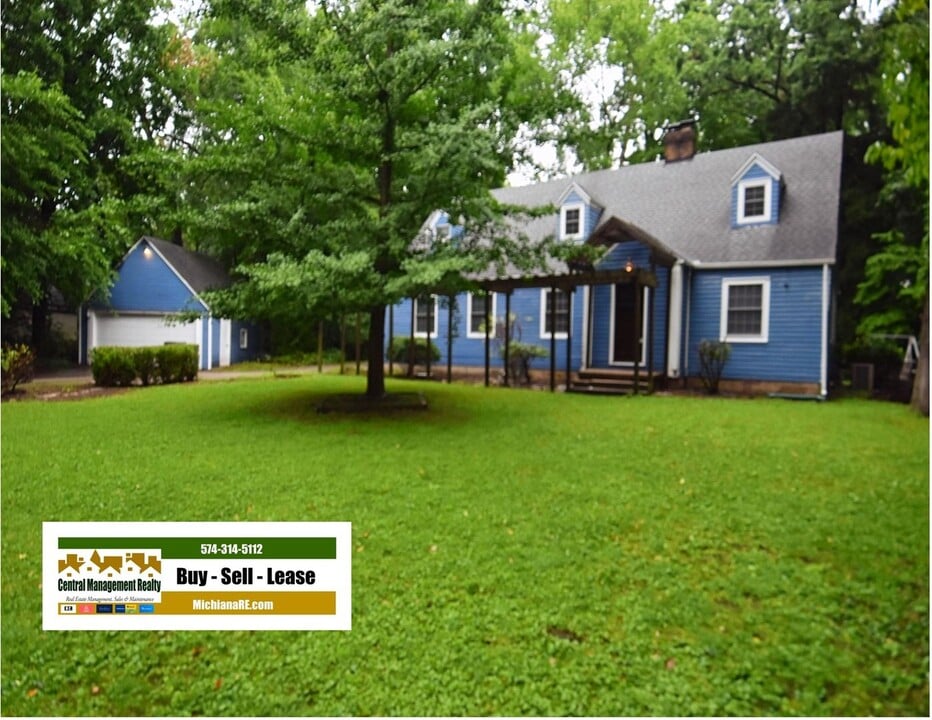 17967 Edgewood Walk in South Bend, IN - Building Photo