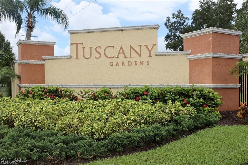 6341 Aragon Way in Ft. Myers, FL - Building Photo